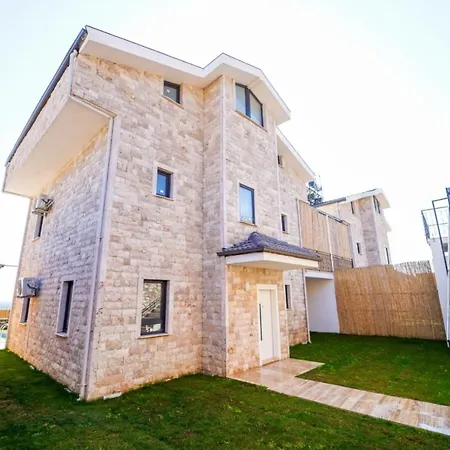 Villa Legendary 1 *